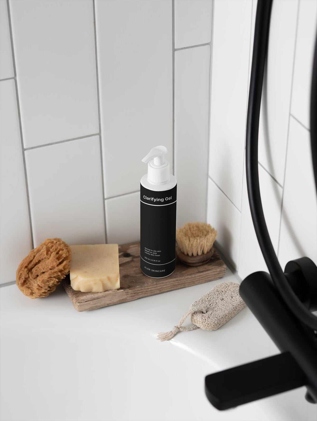 KLÄR Daily Cleanser face wash for men, 200ml gel with niacinamide
